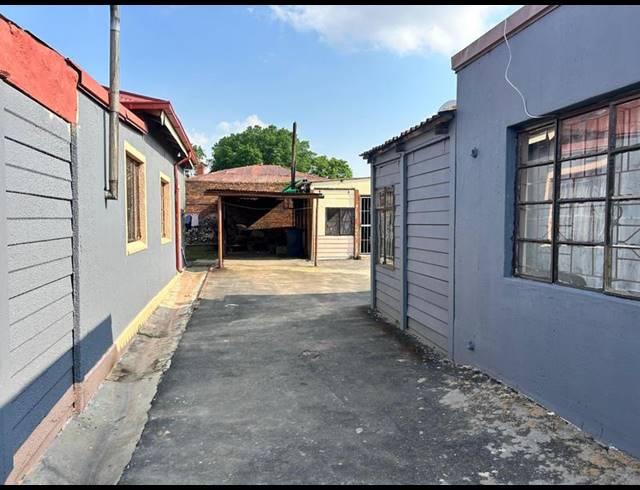 8 BEDROOM HOUSE FOR SALE IN SPRINGS CENTRAL